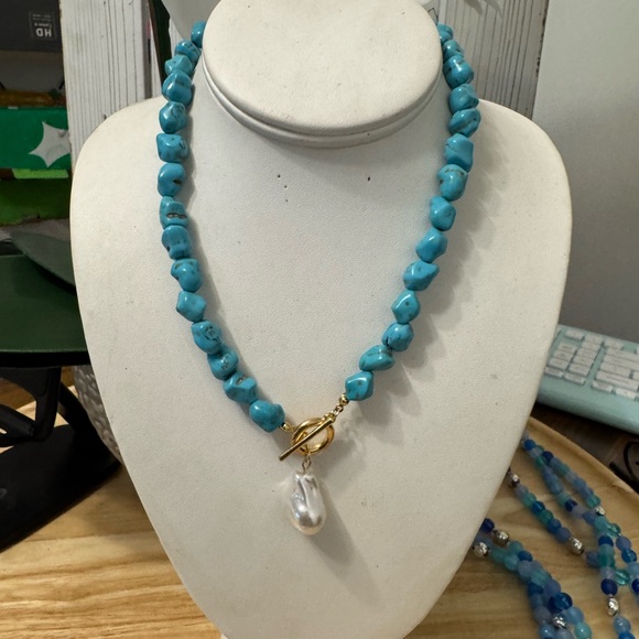 NEW YORK FASHION NECKLACE - Picture 3 of 9